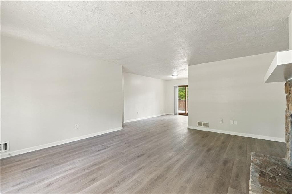 3 bedroom, 2 bathroom, 1,428 sq ft single family residence for sale at 2624 Majestic Way, Lawrenceville, GA 30044 — photo 5