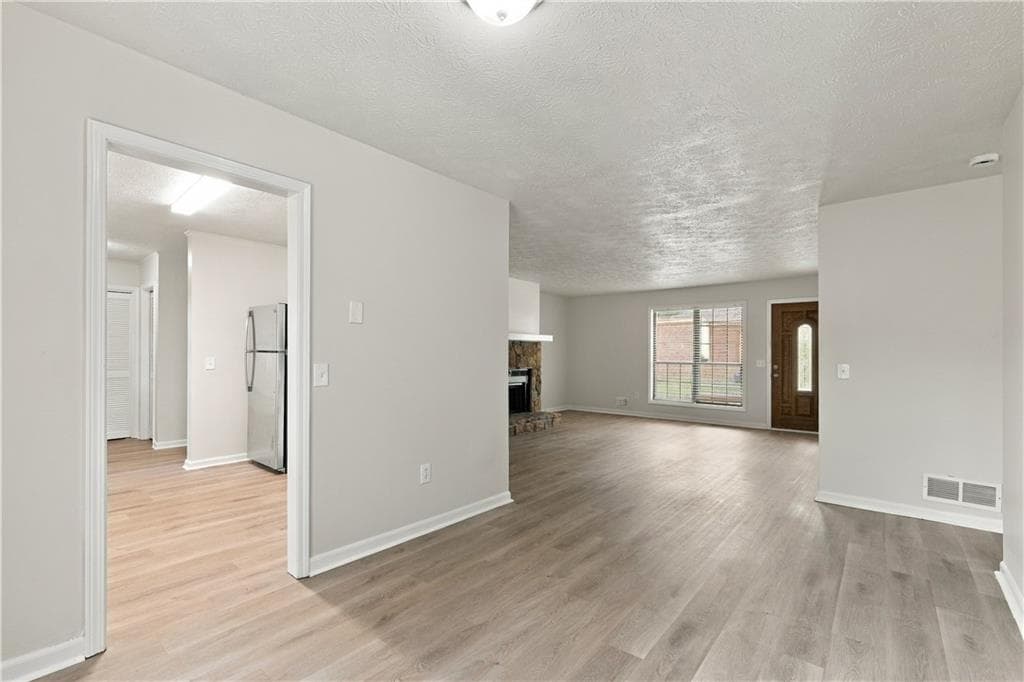 3 bedroom, 2 bathroom, 1,428 sq ft single family residence for sale at 2624 Majestic Way, Lawrenceville, GA 30044 — photo 6