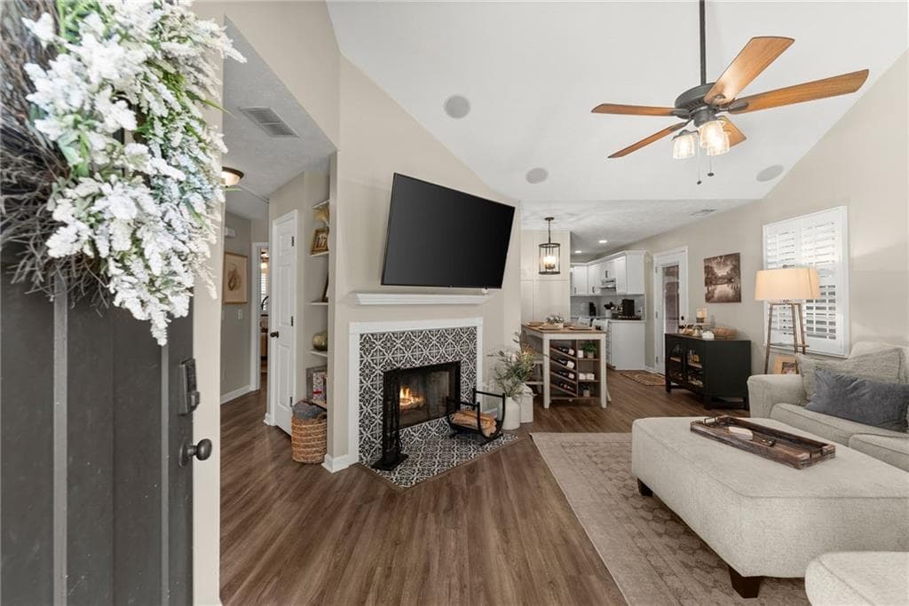 2 bedroom, 2 bathroom, 992 sq ft single family residence for sale at 3525 Auburn Drive, Cumming, GA 30041 — photo 4