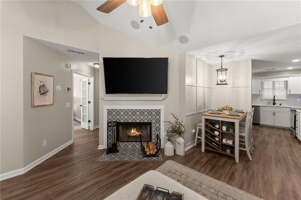 2 bedroom, 2 bathroom, 992 sq ft single family residence for sale at 3525 Auburn Drive, Cumming, GA 30041 — photo 5