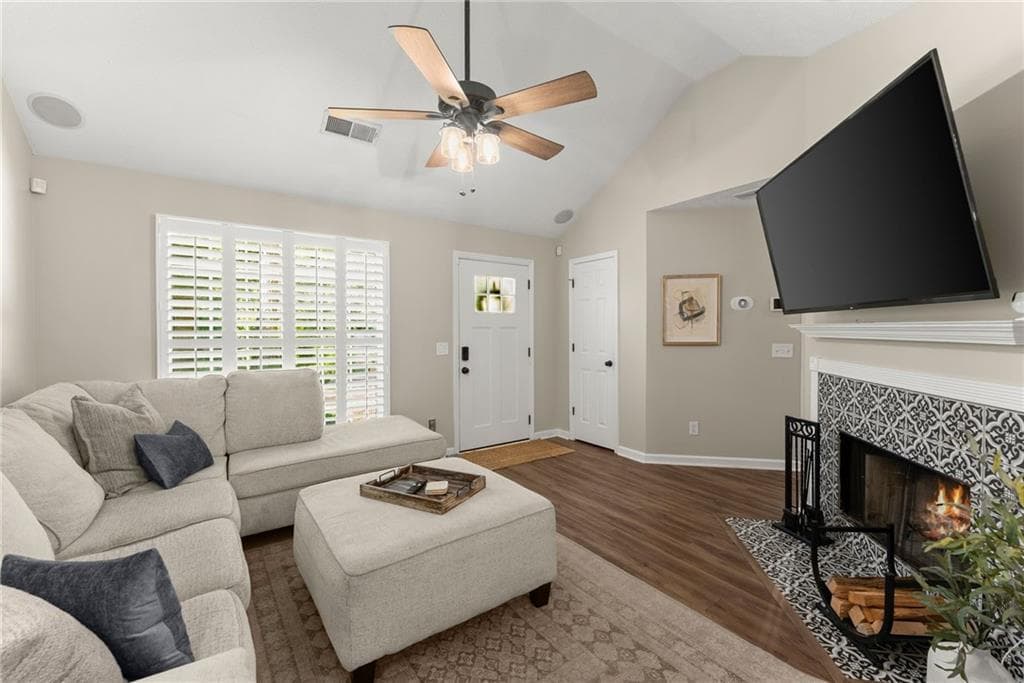 2 bedroom, 2 bathroom, 992 sq ft single family residence for sale at 3525 Auburn Drive, Cumming, GA 30041 — photo 6