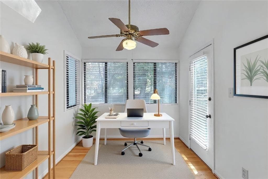 1 bedroom, 1 bathroom, 948 sq ft condominium sold at 3445 Ivys Walk, Atlanta, GA 30340