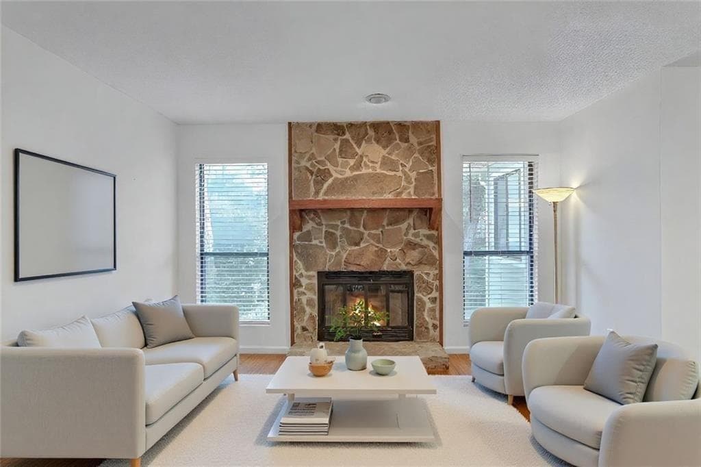 1 bedroom, 1 bathroom, 948 sq ft condominium under contract at 3445 Ivys Walk, Atlanta, GA 30340 — photo 2