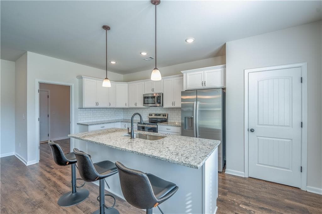 3 bedroom, 3 bathroom, 1,800 sq ft single family residence for sale at 6408 River Plantation Drive, Lula, GA 30554 — photo 4