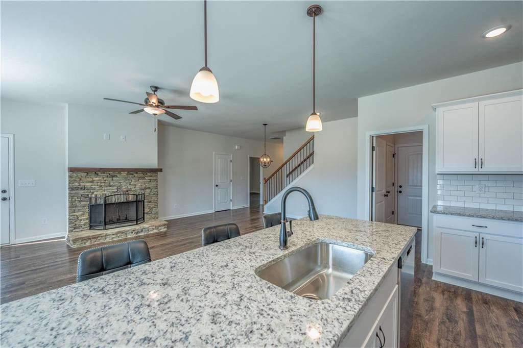 3 bedroom, 3 bathroom, 1,800 sq ft single family residence for sale at 6408 River Plantation Drive, Lula, GA 30554 — photo 6