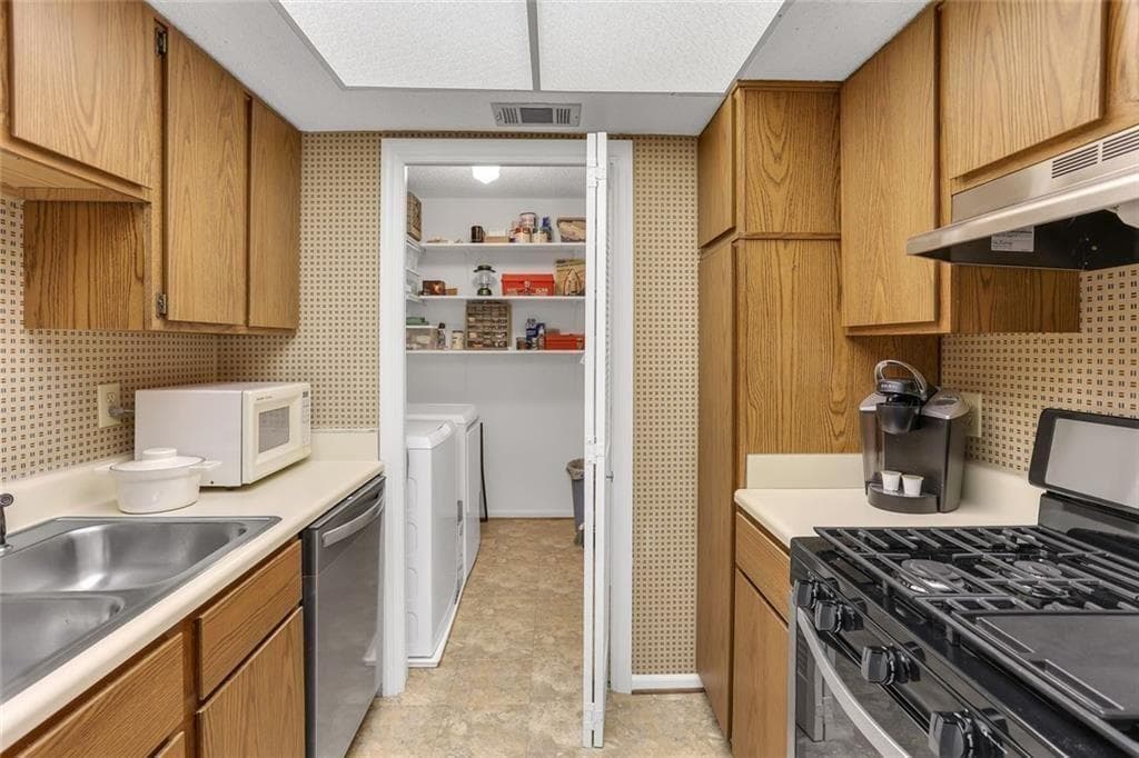 1 bedroom, 1 bathroom, 948 sq ft condominium under contract at 3445 Ivys Walk, Atlanta, GA 30340 — photo 9