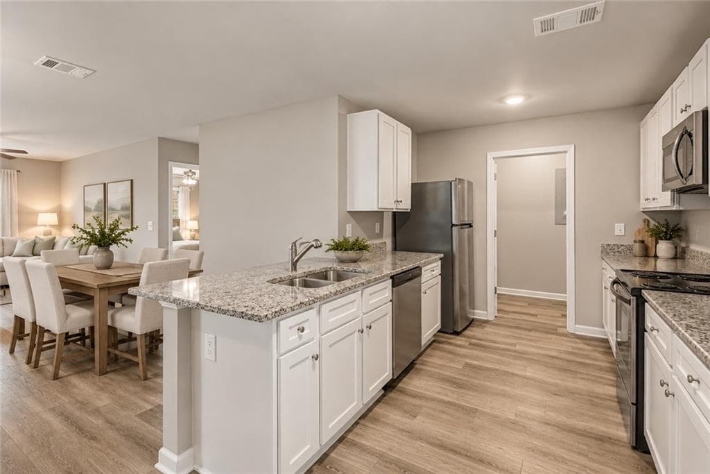 4 bedroom, 4 bathroom, 2,139 sq ft single family residence for sale at 123 W Lexington Avenue, Griffin, GA 30223 — photo 9