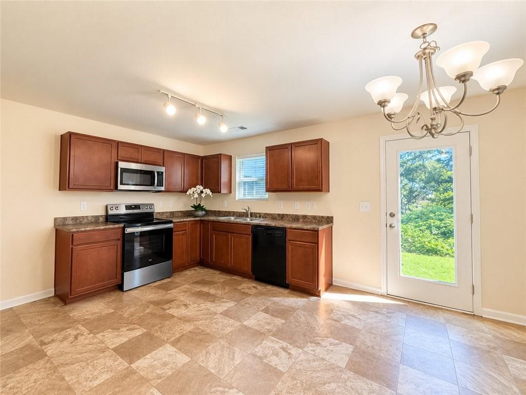 4 bedroom, 3 bathroom, 1,790 sq ft single family residence for sale at 1141 Villa Clara Way, Gainesville, GA 30504 — photo 7