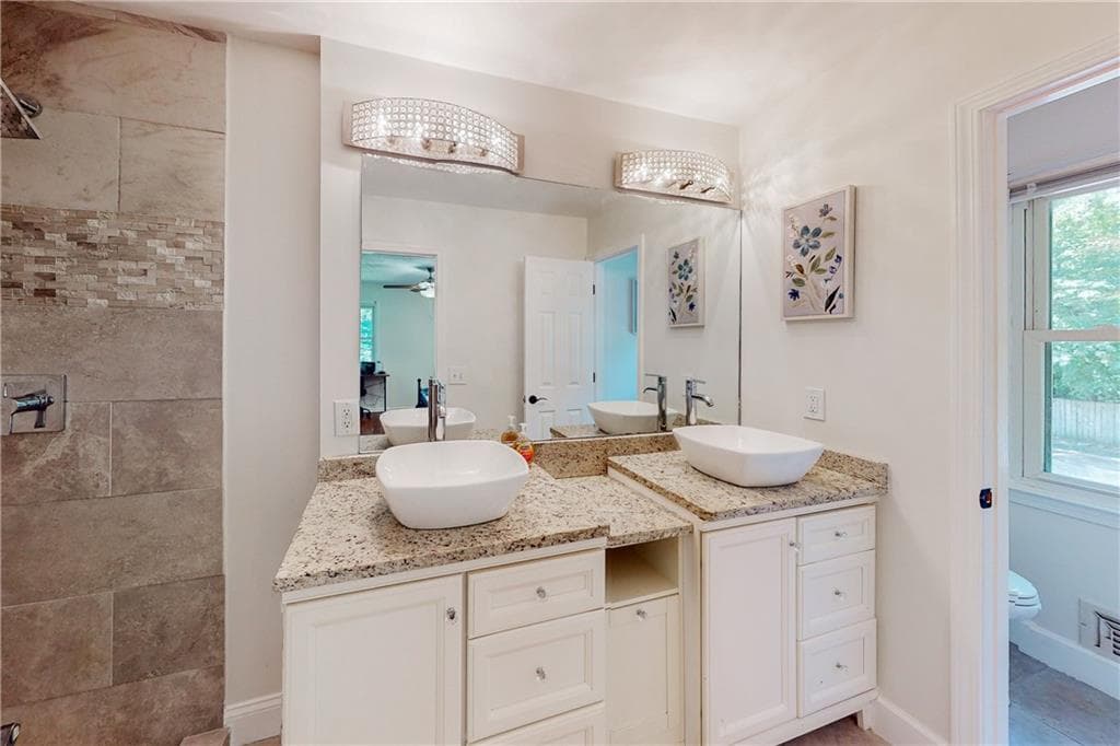 6 bedroom, 4 bathroom, 4,978 sq ft single family residence for sale at 304 W Lakeshore Drive, Carrollton, GA 30117 — photo 10