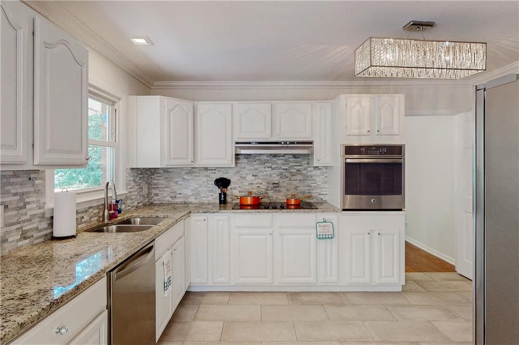 6 bedroom, 4 bathroom, 4,978 sq ft single family residence for sale at 304 W Lakeshore Drive, Carrollton, GA 30117 — photo 5