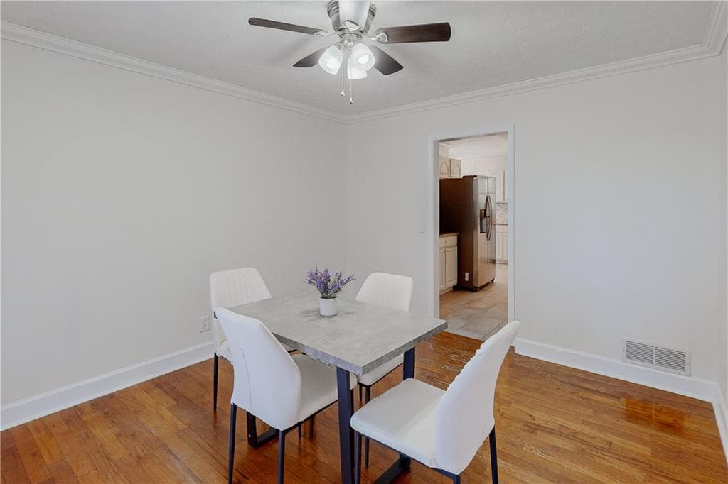 6 bedroom, 4 bathroom, 4,978 sq ft single family residence for sale at 304 W Lakeshore Drive, Carrollton, GA 30117 — photo 4