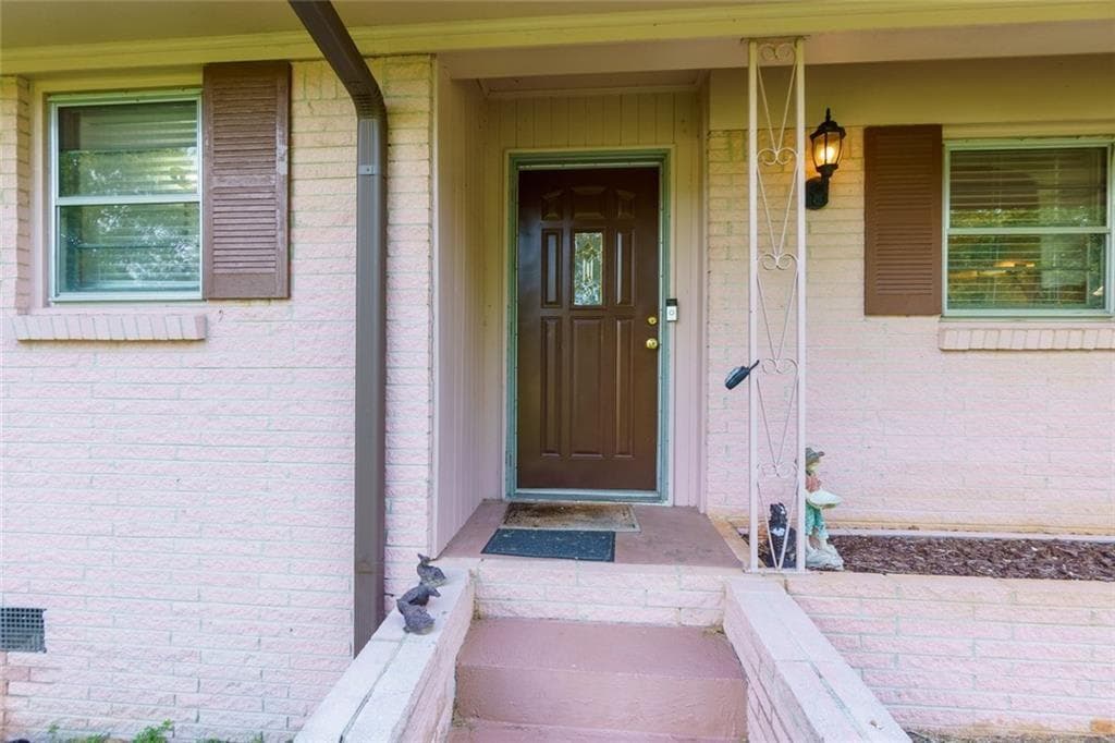 2 bedroom, 2 bathroom, 1,857 sq ft single family residence for sale at 1237 Chapel Dr SW, Marietta, GA 30064 — photo 4