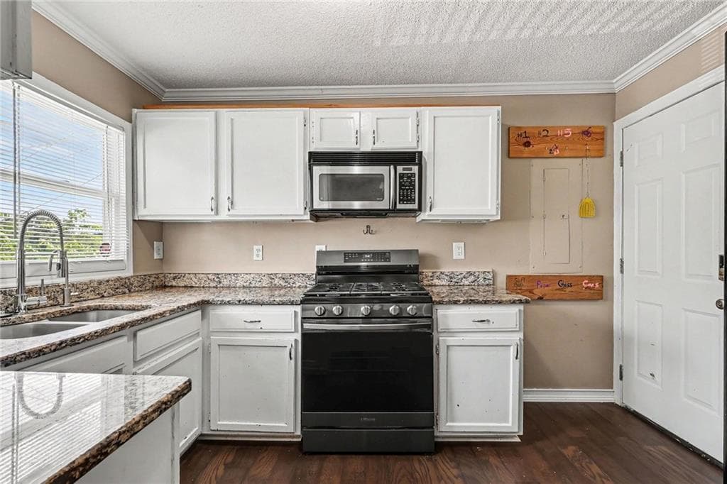 4 bedroom, 3 bathroom, 1,967 sq ft single family residence for sale at 2663 Jewel Street, Atlanta, GA 30344 — photo 7