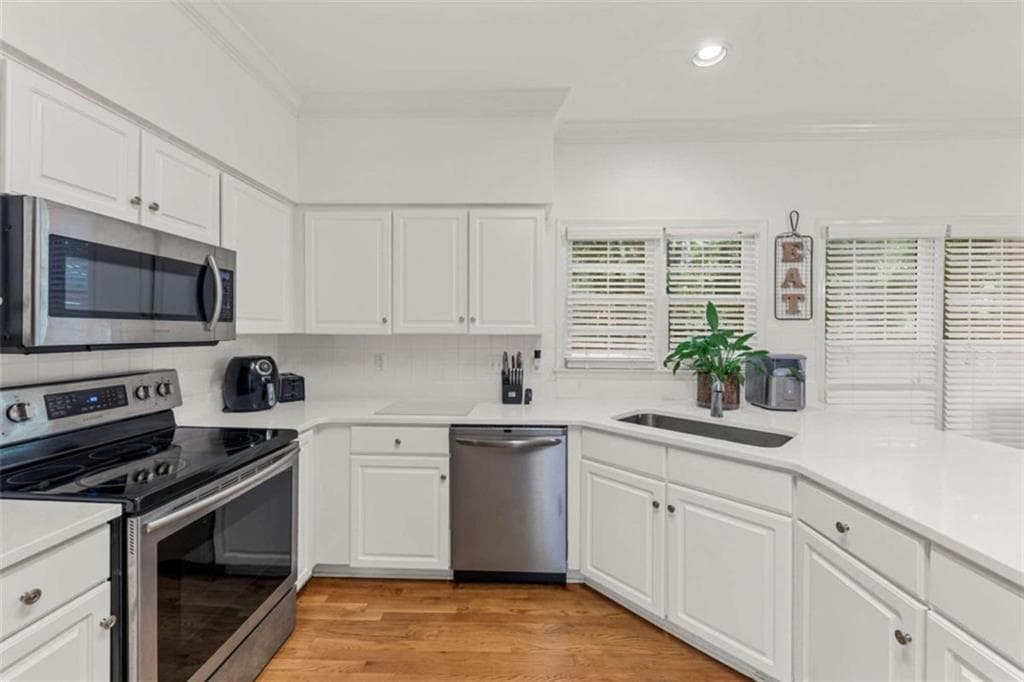 4 bedroom, 3 bathroom, 2,718 sq ft single family residence for sale at 125 Wynchase Lane, Fayetteville, GA 30215 — photo 9