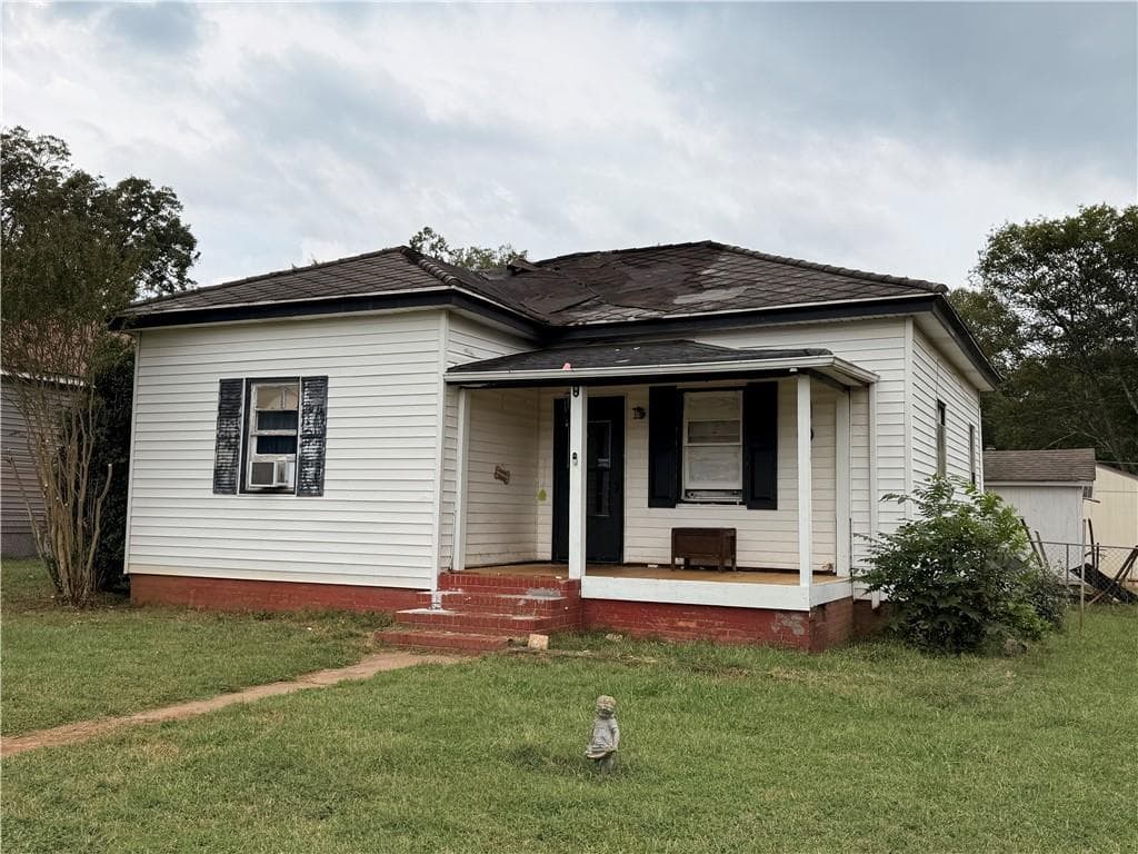 1 bedroom, 1 bathroom, 896 sq ft single family residence for sale at 5 Parmenter Street, Cartersville, GA 30120 — photo 2