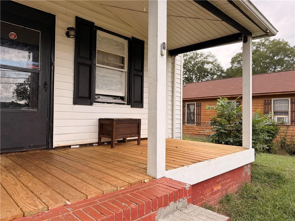 1 bedroom, 1 bathroom, 896 sq ft single family residence for sale at 5 Parmenter Street, Cartersville, GA 30120 — photo 4