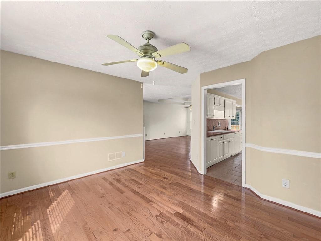 3 bedroom, 3 bathroom, 2,499 sq ft single family residence for sale at 425 Freedom Drive, Mcdonough, GA 30252 — photo 8
