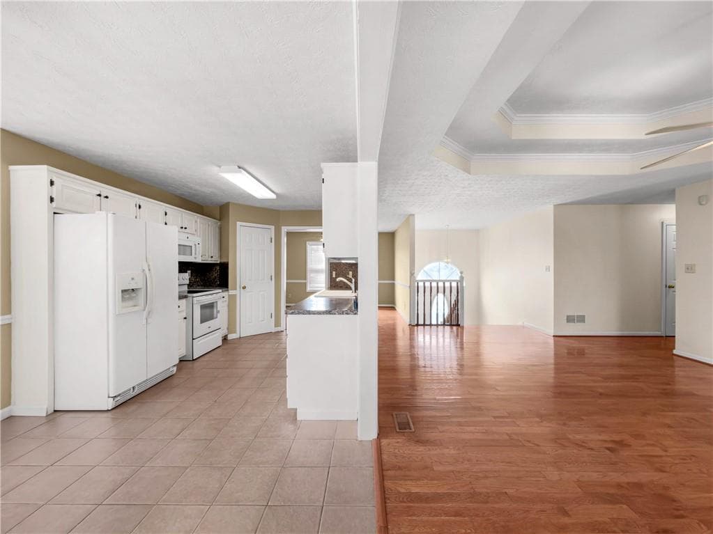 3 bedroom, 3 bathroom, 2,499 sq ft single family residence for sale at 425 Freedom Drive, Mcdonough, GA 30252 — photo 9