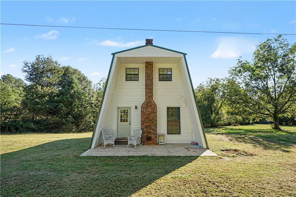 2 bedroom, 2 bathroom, 1,280 sq ft single family residence for sale at 6 Sandy Springs Drive, Athens, GA 30601