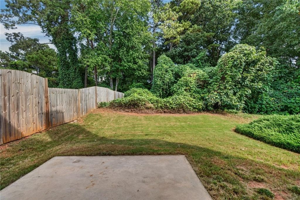 3 bedroom, 3 bathroom, 1,976 sq ft single family residence for sale at 2850 Mayfair Drive, Cumming, GA 30040 — photo 3