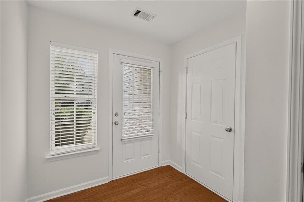 3 bedroom, 3 bathroom, 1,976 sq ft single family residence for sale at 2850 Mayfair Drive, Cumming, GA 30040 — photo 6