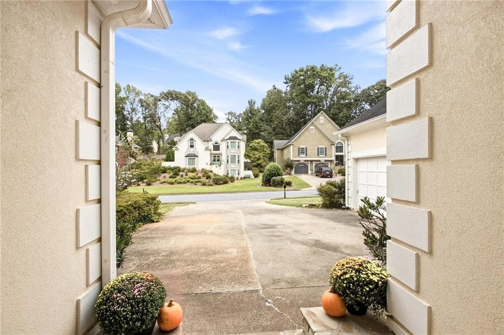 5 bedroom, 4 bathroom, 3,604 sq ft single family residence for sale at 3733 Upland Drive, Marietta, GA 30066 — photo 4