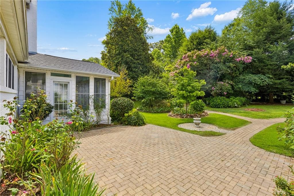 3 bedroom, 2 bathroom, 2,781 sq ft single family residence for sale at 3341 Hickory Crest Drive, Marietta, GA 30064 — photo 4