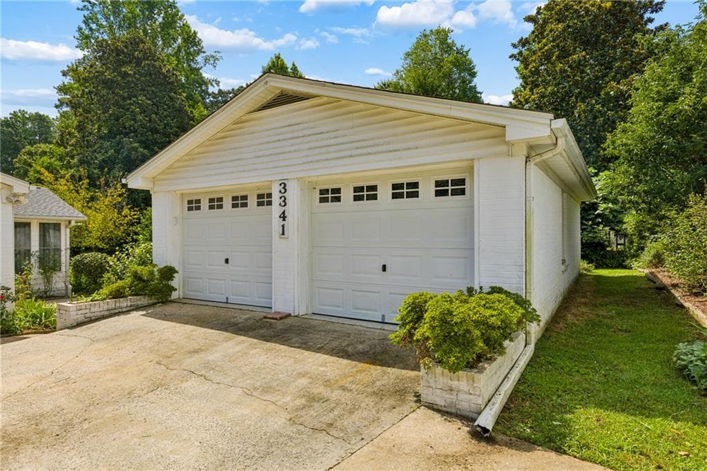 3 bedroom, 2 bathroom, 2,781 sq ft single family residence for sale at 3341 Hickory Crest Drive, Marietta, GA 30064 — photo 5