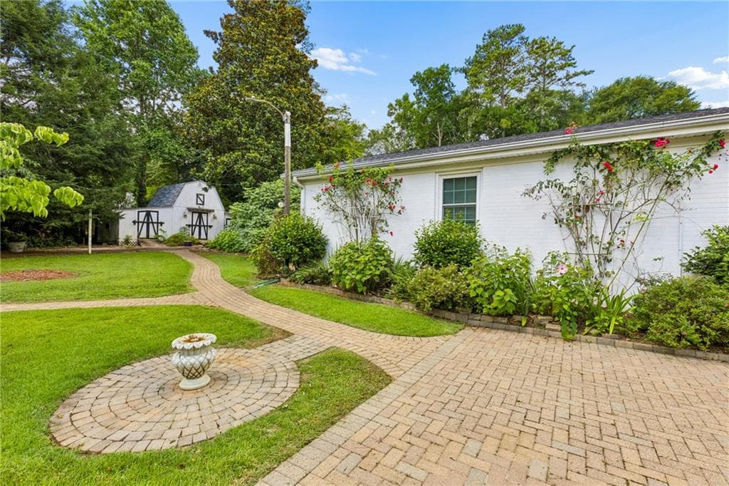 3 bedroom, 2 bathroom, 2,781 sq ft single family residence for sale at 3341 Hickory Crest Drive, Marietta, GA 30064 — photo 9