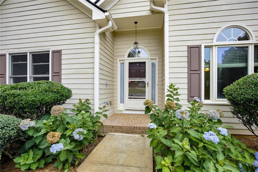 4 bedroom, 4 bathroom, 2,822 sq ft single family residence for sale at 4090 Chestnut Springs Court, Cumming, GA 30041 — photo 2
