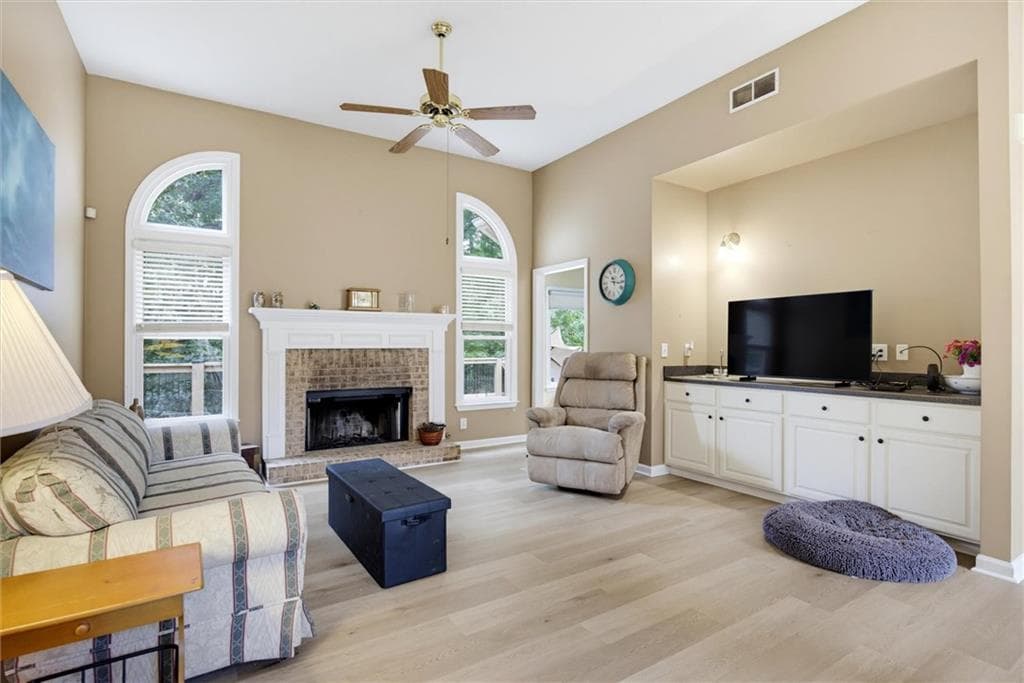 4 bedroom, 4 bathroom, 2,822 sq ft single family residence for sale at 4090 Chestnut Springs Court, Cumming, GA 30041 — photo 6