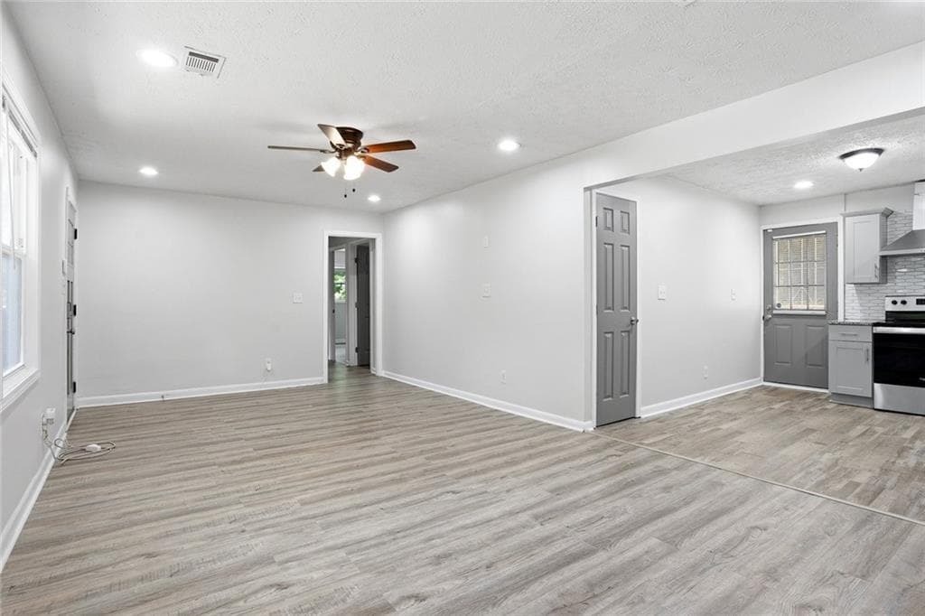 3 bedroom, 2 bathroom, 1,000 sq ft single family residence for sale at 923 Redford Drive, Atlanta, GA 30315 — photo 4