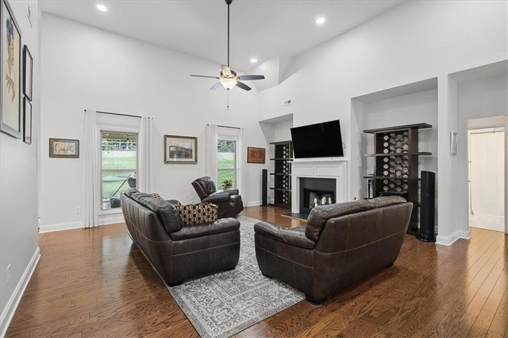 4 bedroom, 3 bathroom, 2,734 sq ft single family residence for sale at 32 Meadow View Glen, Newnan, GA 30265 — photo 5