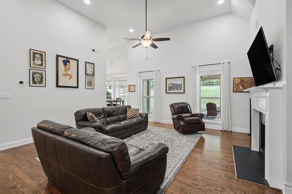 4 bedroom, 3 bathroom, 2,734 sq ft single family residence for sale at 32 Meadow View Glen, Newnan, GA 30265 — photo 6