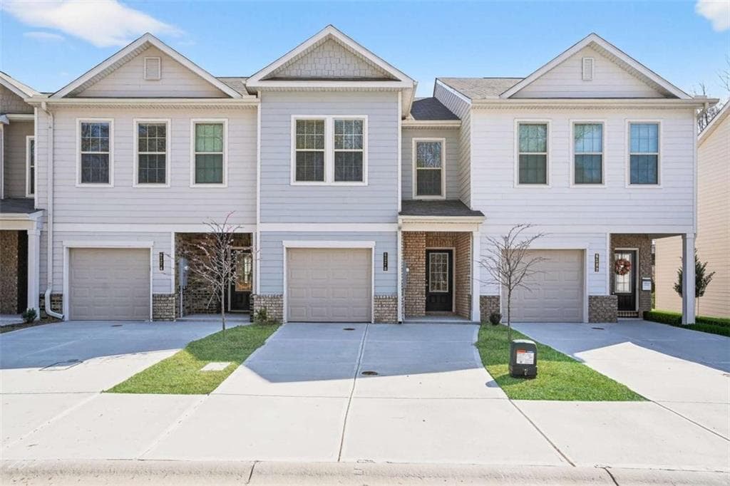 3 bedroom, 3 bathroom, 1,296 sq ft townhouse for sale at 6178 Ripple Way 82, South Fulton, GA 30349