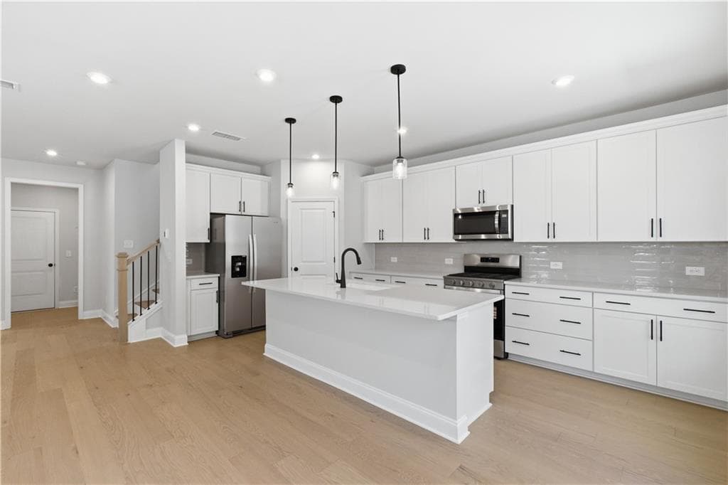 3 bedroom, 3 bathroom, 1,911 sq ft single family residence for sale at 5748 Tillman Way, Powder Springs, GA 30127 — photo 3