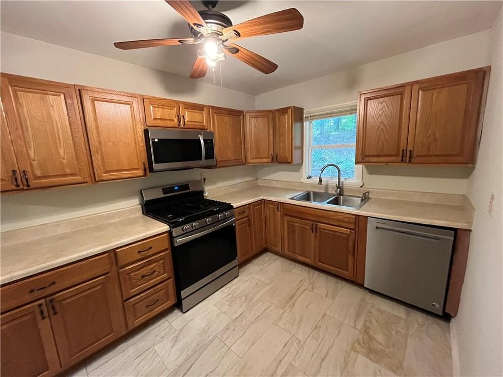 3 bedroom, 1 bathroom, 925 sq ft single family residence for rent at 269 Florida Avenue, Atlanta, GA 30310 for $1,695 a month — photo 5
