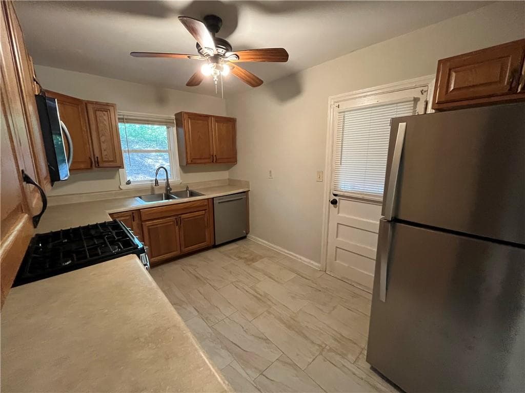 3 bedroom, 1 bathroom, 925 sq ft single family residence for rent at 269 Florida Avenue, Atlanta, GA 30310 for $1,695 a month — photo 7