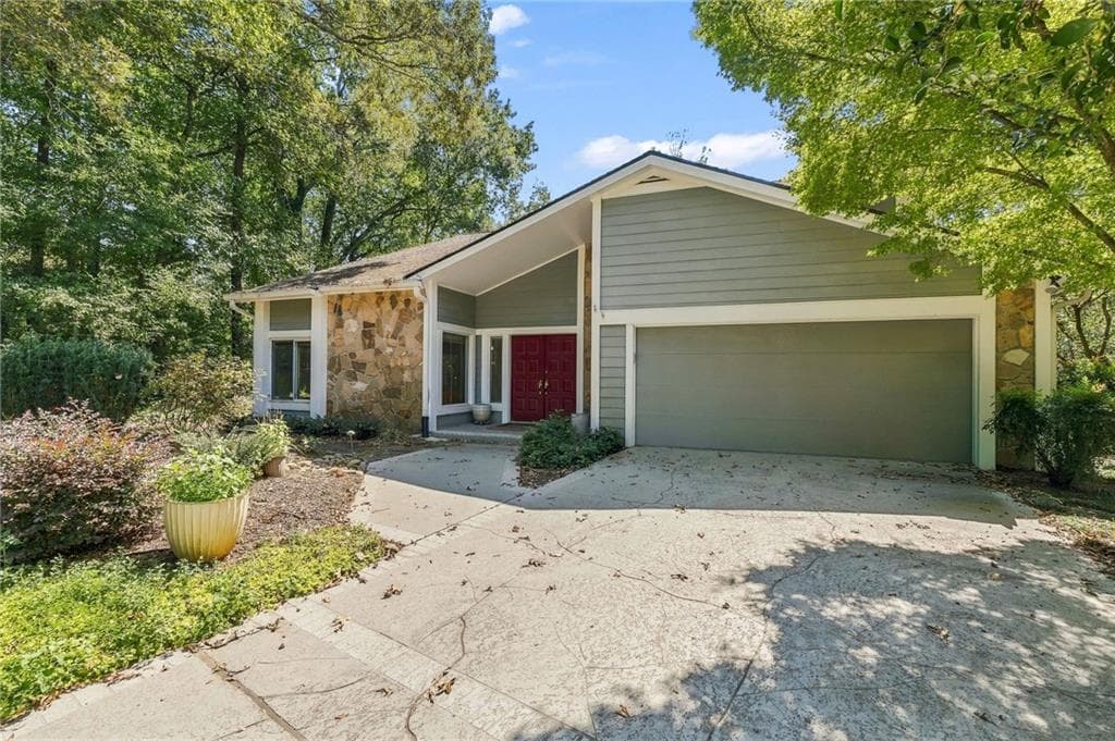 4 bedroom, 3 bathroom, 2,644 sq ft single family residence for sale at 3110 Quailridge Court, Marietta, GA 30068