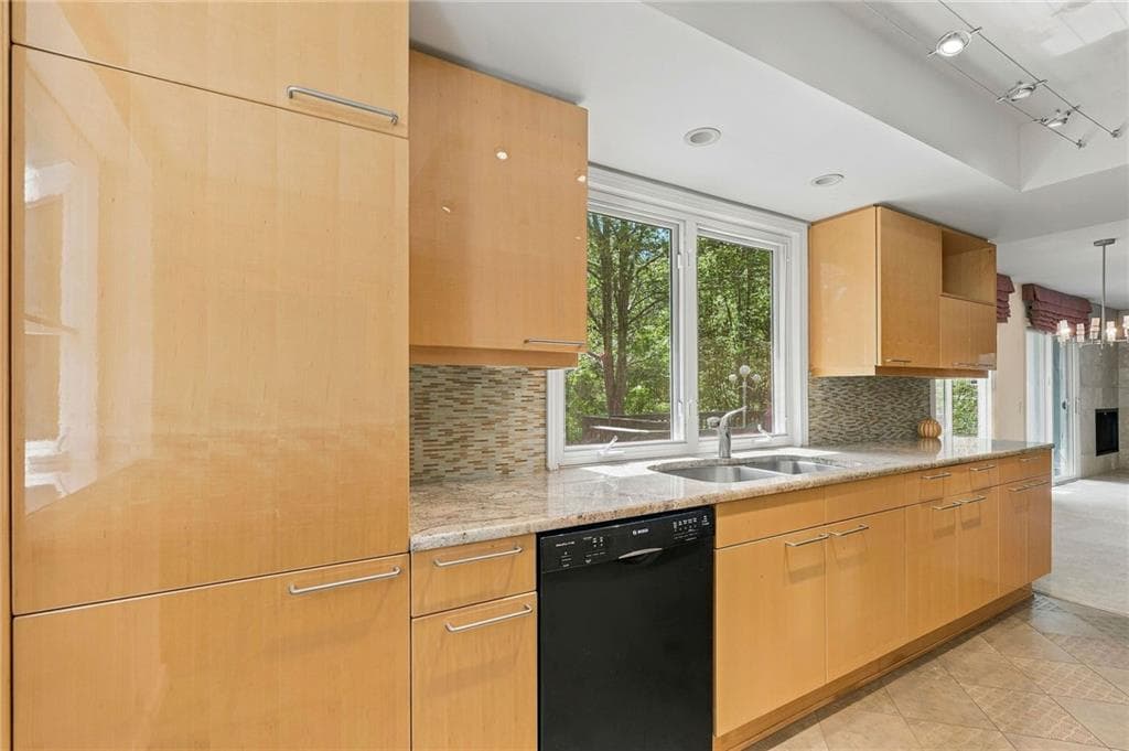 4 bedroom, 3 bathroom, 2,644 sq ft single family residence for sale at 3110 Quailridge Court, Marietta, GA 30068 — photo 3