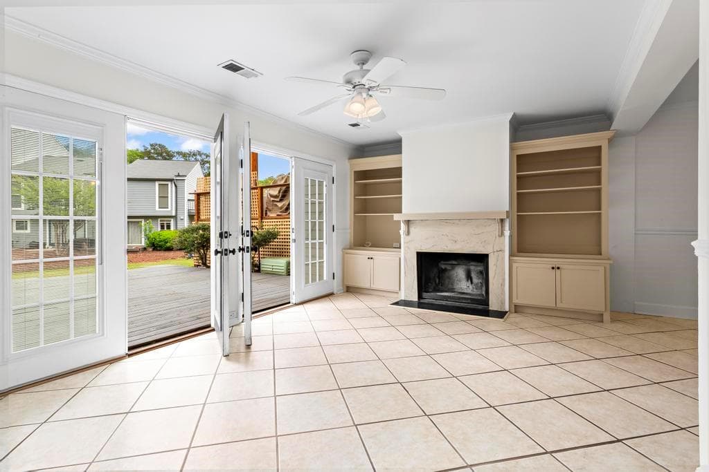 2 bedroom, 3 bathroom, 1,352 sq ft townhouse for sale at 1021 Riverbend Club Drive, Atlanta, GA 30339 — photo 4