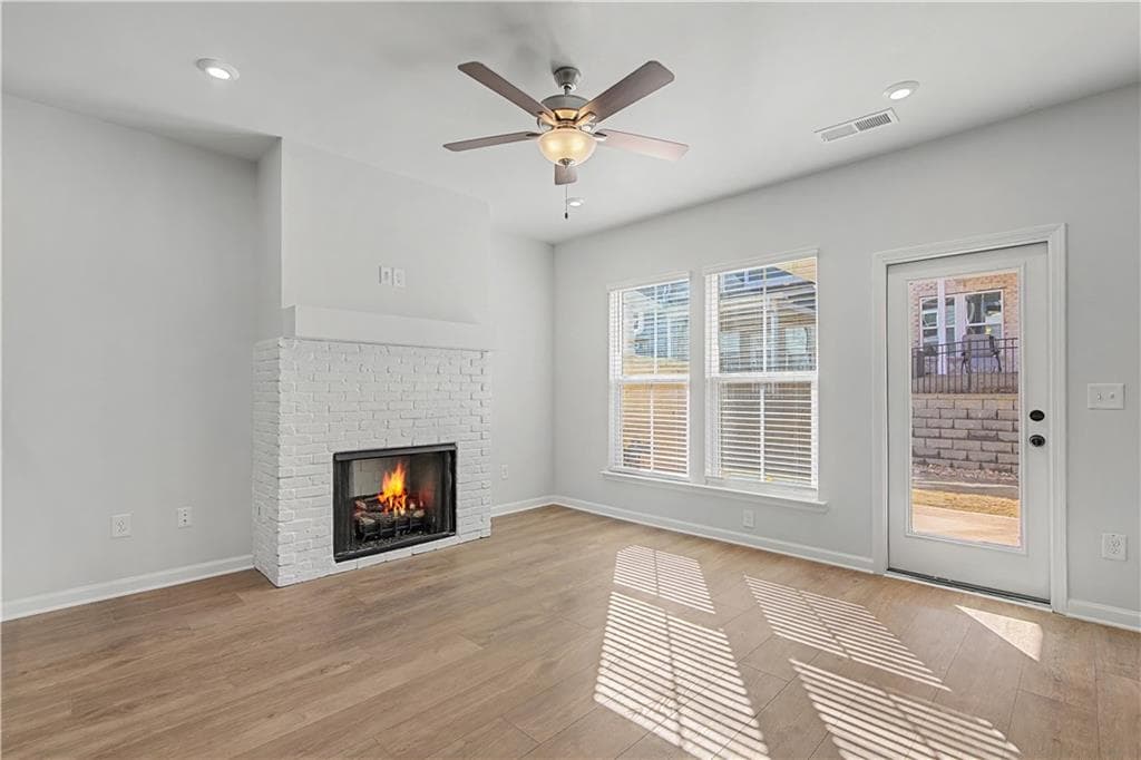 3 bedroom, 3 bathroom, 2,035 sq ft townhouse for sale at 5665 Tillman Way, Powder Springs, GA 30127 — photo 2