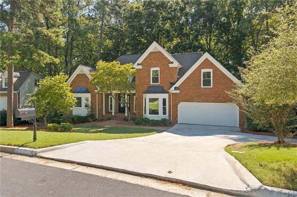 5 bedroom, 5 bathroom, 4,400 sq ft single family residence for sale at 6400 Bannerhorn Run, Alpharetta, GA 30005 — photo 2