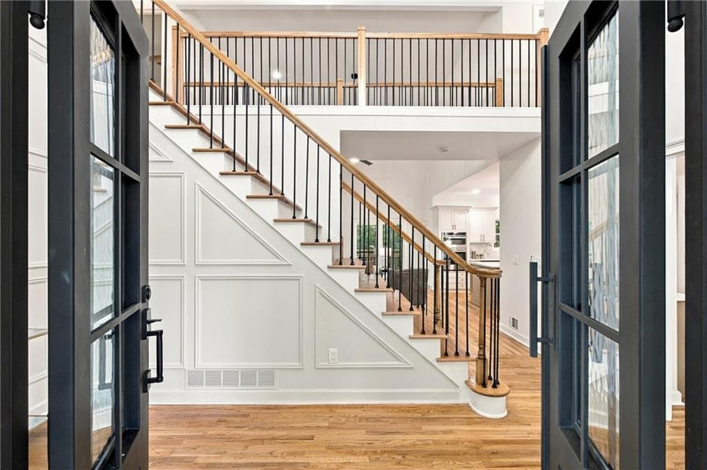 5 bedroom, 5 bathroom, 4,400 sq ft single family residence for sale at 6400 Bannerhorn Run, Alpharetta, GA 30005 — photo 3