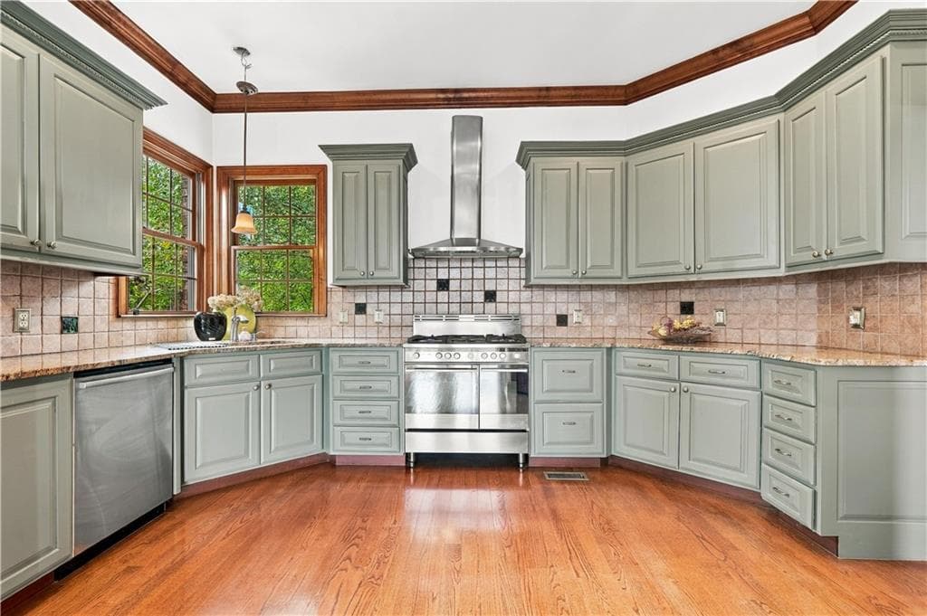 4 bedroom, 5 bathroom, 4,404 sq ft single family residence for sale at 100 Foxpaw Leaf Court, Ellijay, GA 30536 — photo 8