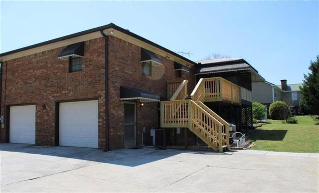 4 bedroom, 3 bathroom, 2,600 sq ft single family residence for rent at 426 Atlanta Highway, Loganville, GA 30052 for $2,600 a month — photo 2