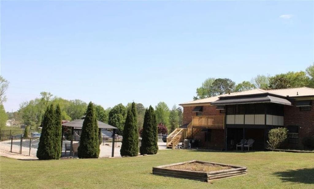 4 bedroom, 3 bathroom, 2,600 sq ft single family residence for rent at 426 Atlanta Highway, Loganville, GA 30052 for $2,600 a month — photo 3