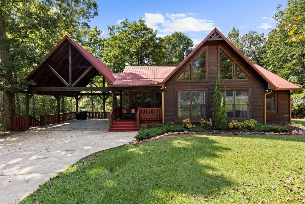 3 bedroom, 3 bathroom, 3,020 sq ft single family residence for sale at 814 Eagle Mountain Drive, Ellijay, GA 30540