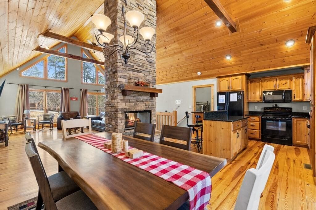 3 bedroom, 3 bathroom, 3,020 sq ft single family residence for sale at 814 Eagle Mountain Drive, Ellijay, GA 30540 — photo 6