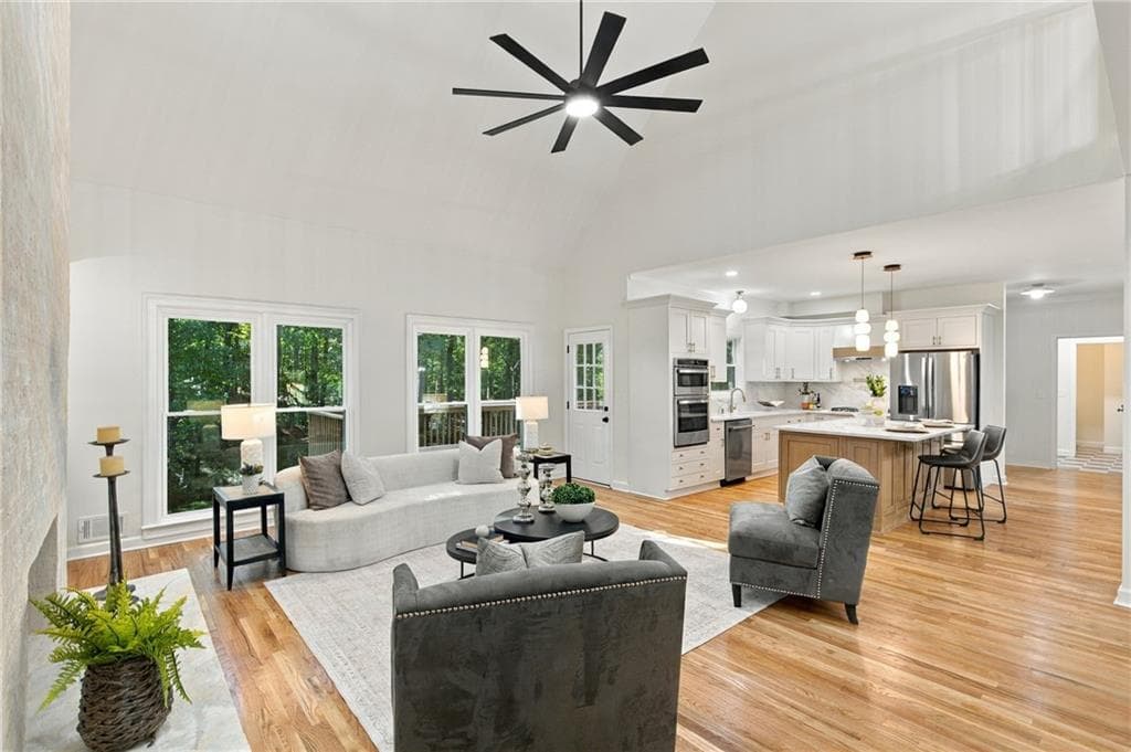 5 bedroom, 5 bathroom, 4,400 sq ft single family residence for sale at 6400 Bannerhorn Run, Alpharetta, GA 30005 — photo 9